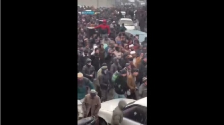 همبستگی مردم پاکستان با ایران با وجود بارش برف