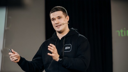 زلنسکی وزیر دفاع خود را برکنار می‌کند