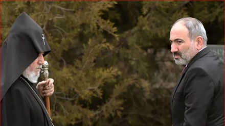 Հայաստանի կառավարությունը փորձում է բռնագրավել ելեղեցու գույքը. Երևանում քաղաքական պատերազմը սրվում է 