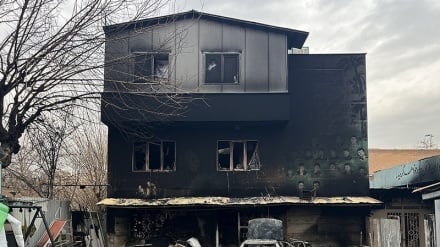 Los terroristas armados incendiaron un centro médico con el personal sanitario en su interior