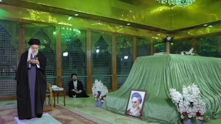 عناوین خبری | حضور حضرت آیت‌‎الله خامنه‌ای در مرقد بنیانگذار جمهوری اسلامی ایران/ بحران انسانی در غزه با ۶۵ شهید و زخمی