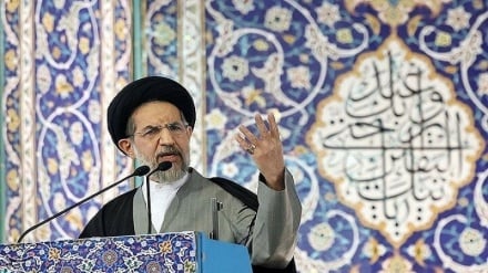 Khatibu wa Swala ya Ijumaa Tehran: Marekani haiwezi kukariri upumbavu wa huko nyuma