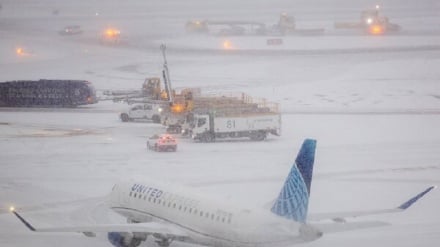 طوفان زمستانی و یخبندان شدید در آمریکا؛ لغو بیش از ۱۰ هزار پرواز