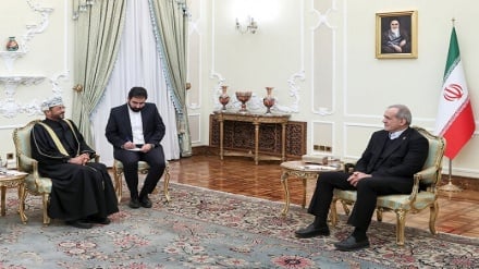Pezeshkian: Iran Siap Perluas Hubungan dengan Oman di Semua Bidang