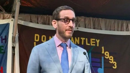 اذعان سناتور یهودی آمریکایی به نسل‌کشی در غزه