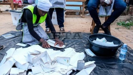 Zoezi la kuhesabu kura nchini Uganda linaendelea 