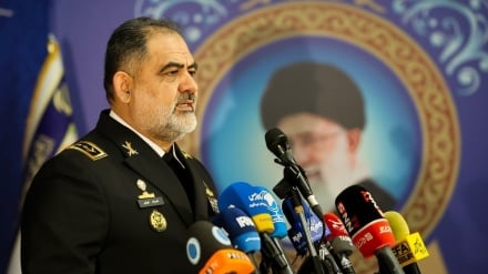 دریادار ایرانی: نیروی دریایی ارتش در مقابل زورگویی اسکتبار جهانی ایستاده‌ است 