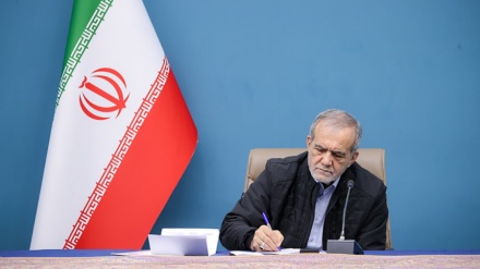 ইরানি জাতি বিদেশি শত্রু ও তাদের ভাড়াটে এজেন্টদের কঠোর জবাব দিয়েছে: পেজেশকিয়ান