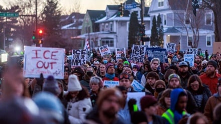 আমেরিকার মিনিয়াপোলিসে এক নারীকে হত্যার প্রতিবাদ এতো বিস্তৃতি পেল কেন?