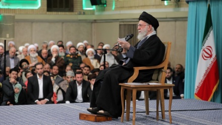 Imam Khamenei: Persatuan Bangsa Iran Patahkan Tulang Punggung Fitnah; Tujuan AS adalah Menelan Iran