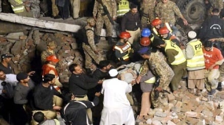 په چارسده کې د  د واده د دستورو  د کور د چت په غورځيداکې د یوې کورنئ۶ کسان قرباني شول 