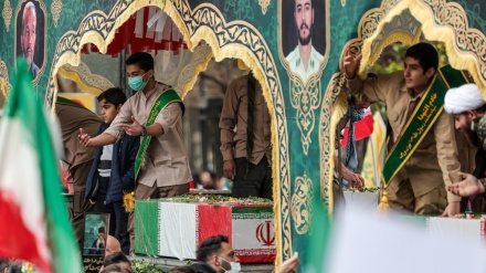 তেহরানে নিরাপত্তা বাহিনীর শহীদদের শেষ বিদায় অনুষ্ঠানে লাখো মানুষের ঢল