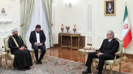 Pezeshkian: Vullneti i Iranit është të zbatojë marrëveshjet dypalëshe dhe të zgjerojë marrëdhëniet me Omanin në të gjitha fushat