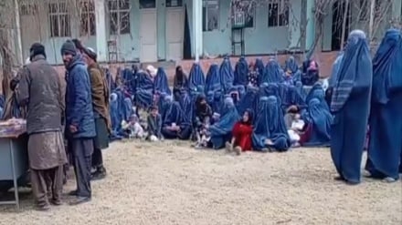 توزیع کمک نقدی برای بیش از ۱۵۰ تن از تکدی‌گران در ولایت بغلان