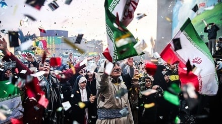 On Görüntü; On Olay | İranlıların Büyük Mevlid-i Şaban Toplantısından Minneapolis’te Göstericilerin Gözaltına Alınmasına