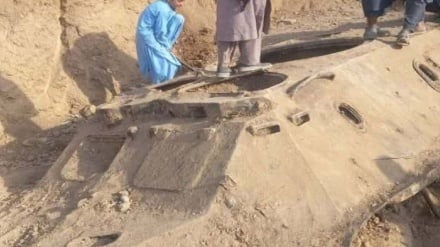 تانک‌های باقی‌مانده از دوران اشغالگری شوروی در هلمند از زیر خاک خارج شد