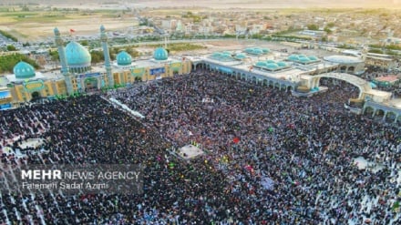 Waumini wa Imam Mahdi wakusanyika Jamkaran kuonesha imani na tumaini siku ya Nisf Sha’ban