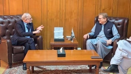 د پاکستان ځانګړي استازي له ریچارډ بېنټ سره د افغانستان په اړه غږېدلی