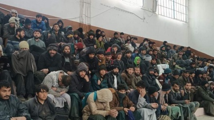 ایران ۳۰۰ غیرقانوني افغان اتباع چې په واورو او باران کې بند پاتې وو وژغورل