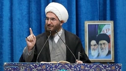 Tahran Cuma Hatibi: İran milleti ne kadar tehdit edilirse o kadar güçlü şekilde sahaya çıkar