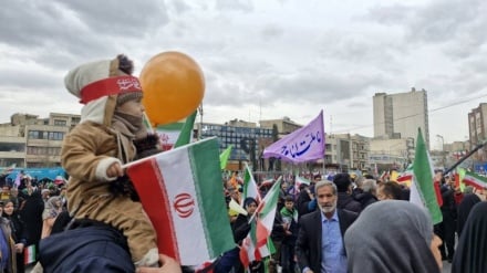 Paytaxt əhalisinin 22 Bəhmən yürüşündə iştirakı