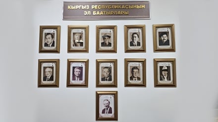 انتشار آثار ۱۰۰ شاعر ایرانی در قرقیزستان کلید خورد