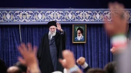 Ислом инқилоби раҳбари билан Табриз ва Шарқий Озарбойжон халқининг минглаб вакиллари учрашуви