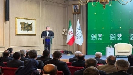 عراقچی: آرایش نظامی، ایران را نمی‌ترساند