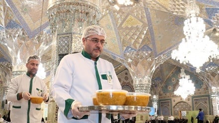 Rəzəvi Mığəddəsə Hərəmədə iftori ziyofət