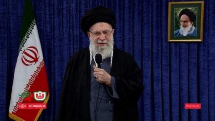 İmam Hamenei: 22 Bahman’de iradenizi ve direnişinizi göstererek düşmanı umutsuzluğa sürükleyin