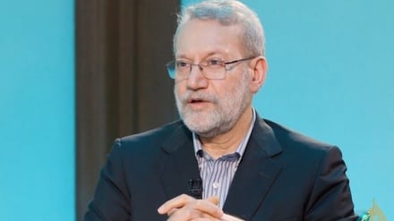 Лориҷонӣ: Эрон ба дунболи ҷанг нест, аммо дар баробари таҳдид таслим нахоҳад шуд