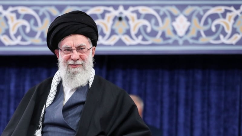 Imam Khamenei in response to U.S. President’s threats: More dangerous than warship is weapon that sends it to bottom of sea