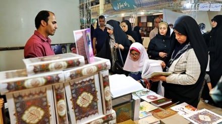 په تهران کې د قرآن نندارتون پیل شو