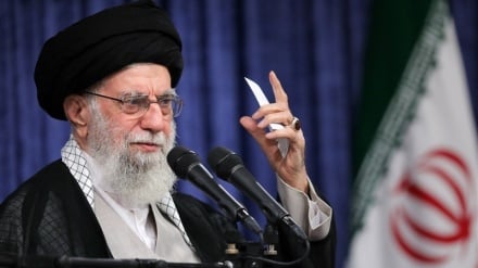 מנהיג המהפכה האסלאמית: על האמריקאים לדעת כי הפעם אם יפתחו במלחמה, היא תהיה מלחמה אזורית