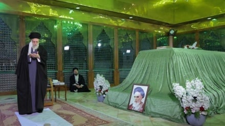 İmom Xameneyi İron İslom Respublika təsisəkə hərəmədə huzur