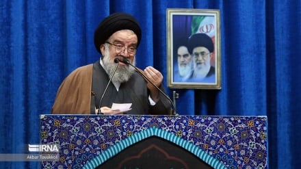 Khatibu wa Sala ya Ijumaa Tehran: Mapinduzi ya Kiislamu yameitoa Iran kwenye utumwa wa Marekani