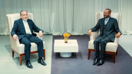 د ایران خارجه وزیر له امریکا سره په غیر مستقیمو خبرو کې په جدیت باندې ټینګار وکړ