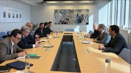 İron,Rusiya iyən Çini diplomaton de Qrossi dido kardəşone