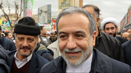 اخبار | عراقچی: حقوق، عزت و شرافت ما قابل معامله نیست/ ترامپ: مذاکرات با ایران باید ادامه یابد