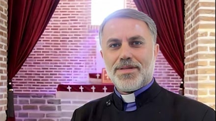 Priester der Assyrischen Kirche des Ostens: Die Islamische Revolution hat Iran seine nationale Würde zurückgegeben