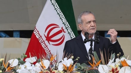 Пизишкиён: Эрон дар баробари зиёдахоҳиҳои Амрико ва Аврупо сар хам нахоҳад кард