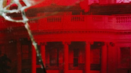 הפרשן האמריקאי-יהודי Ezra Klein: טראמפ הטביע את עצמו במשברים, והבית הלבן הוא המשבר עצמו