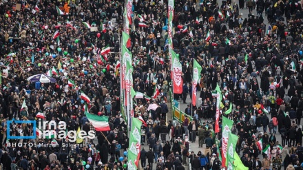 د ایران خلکو  د اسلامي انقلاب د بریالیتوب د کلیزې په لاریونونو کښې پراخ ګډون وکړ