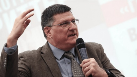 له وېرې تر توطیې؛ امریکايي استخباراتي افسر: د ایران د توغندیو پر وړاندې د واشنګټن الوتک‌وړونکې بېړۍ زړې او بې‌ګټې شوي دي