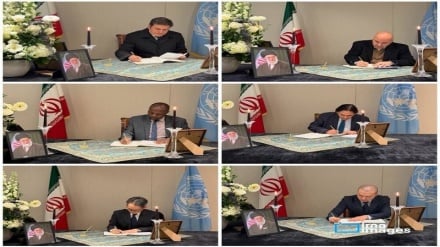 دیپلمات‌‍‌ها و نمایندگان کشورهای جهان به مقام رهبر شهید انقلاب ادای احترام کردند