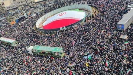 Прощание иранского народа с мучениками военнослужащими и мучениками навязанной войны Рамадан