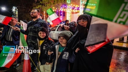 بیست و هفتمین شب حضور حماسی مردم در شب بارانی مشهد