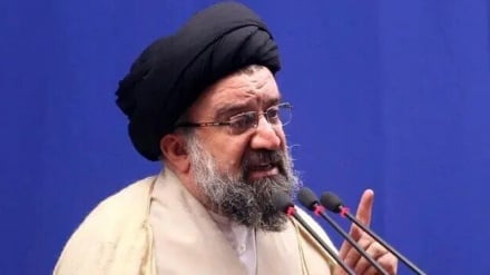 خطیب جمعه تهران: تاکید مردم ایران زمین گیر کردن دشمن است