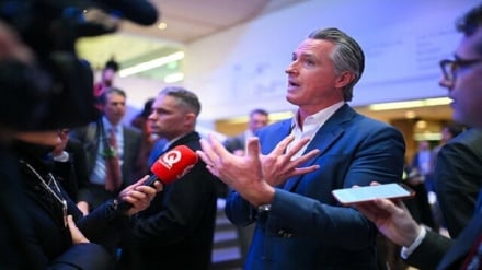 Kaliforniya Valisi’nin Trump’ın Bölgeye Yönelik Savaş Çığırtkanlığından Duyduğu Öfke ve ABD’de Akaryakıt Fiyatlarındaki Artışa