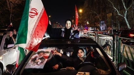 Russia Today: «L’Iran mostra al mondo i limiti della potenza americana» / Attivista russo: «La vittoria appartiene agli iraniani»